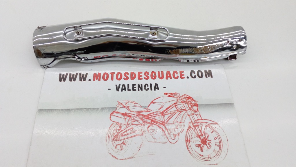 REF. 49106-1054 PROTECTOR/EMBELLECEDOR DEL COLECTOR DE ESCAPE DERECHO (CON DESPERFECTOS SEGUN FOTOGRAFIAS) KAWASAKI VULCAN 750 ( VN 750 )